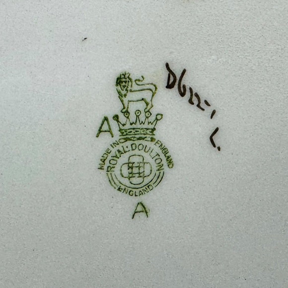 Royal Doulton D622 Hand painted Wild Roses 10 1/2" Plate England - Picture 5 of 5